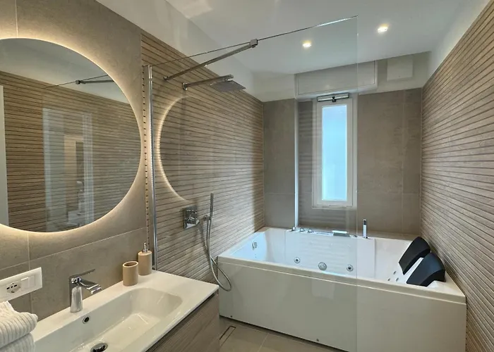 Casa Febo, In Centro Con Parcheggio Privato A 200 Mt Dal Mare Hotel Bordighera photo