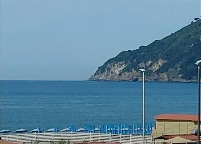 A Mare Con Vista Sul Mare A 50 Mt Apartment Marinella di Sarzana photo
