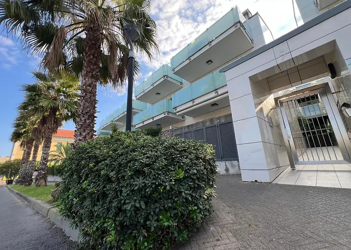 foto di Appartamento Palm Grove House con terrazzo e box privato Loano