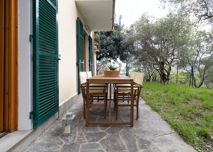 foto di 306 - Casa San Bernardino, Relax nel verde di Sestri, A 10 minuti di auto dal Centro e dal Mare Cascina 
