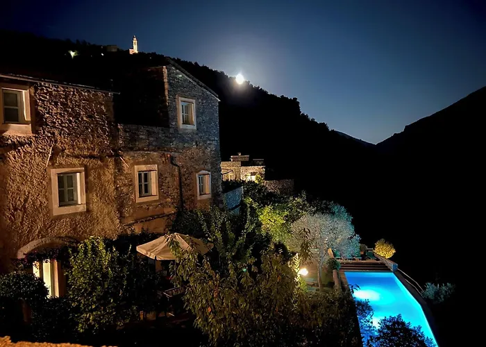 Paradiset Red Nest In Colletta CASTELBIANCO 사진