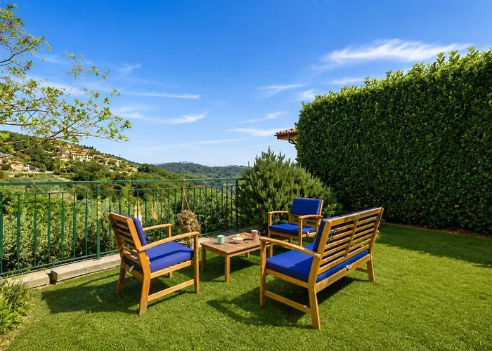 Photo de Appartement Hostdomus - Sunrise Platinum Sea View - Finale Ligure à Bardino Nuovo