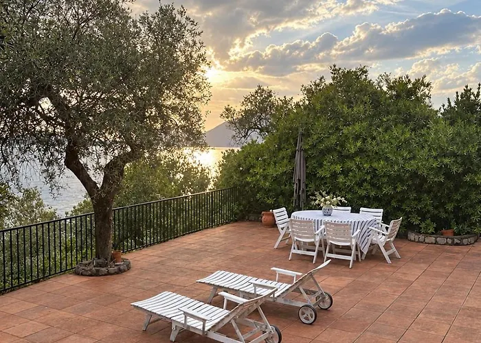 Photo de Homesharing In Lerici- 2Rooms With Private Bathroom Fiascherino