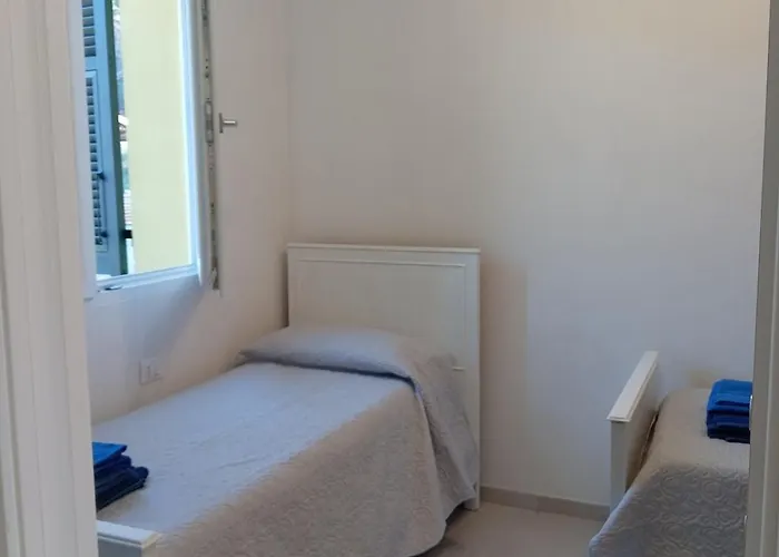 foto di Appartamento Vento di mare - Libeccio con giardino e piscina condivisa Bracco